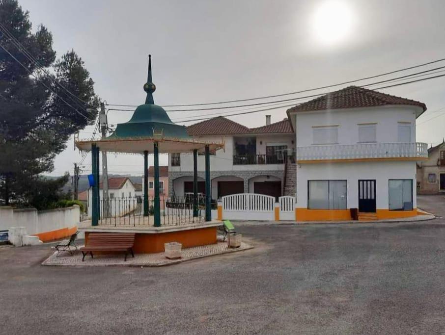 Casa Do Ninho - Entre O Campo E A Praia Cadaval Esterno foto